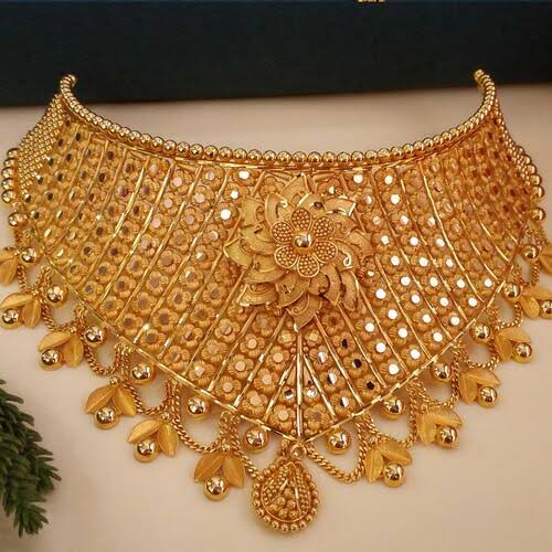 gold_neckless gold_neckless